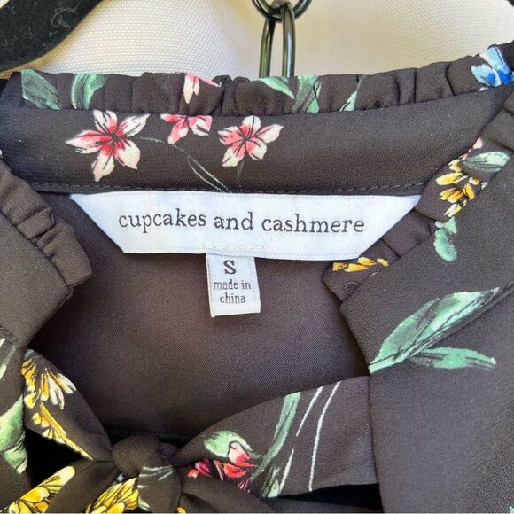Cupcakes and Cashmere 🌺 black floral 🌺 Fully lined 🌺 excellent cond 🌺 small - Picture 3 of 9